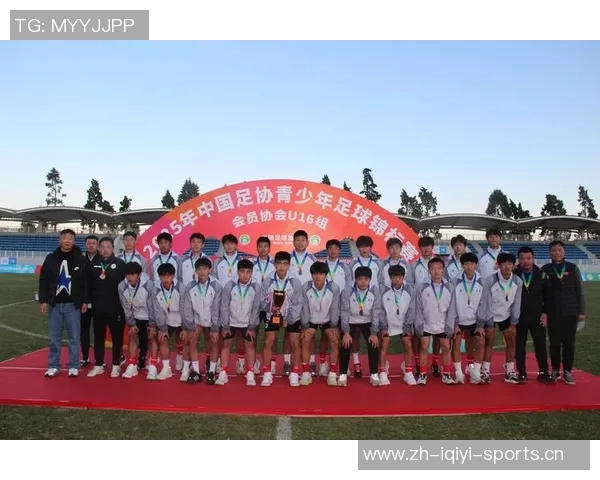 重庆足球队荣登足球节奏排行榜首位引领全国足球潮流 重庆足球队荣登足球节奏排行榜首位引领全国足球潮流